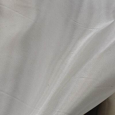 Tejido geotextil tejido industrial diseñado para prevenir la erosión del suelo y el desplazamiento de agregados en aplicaciones de infraestructura