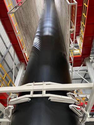 Superficie lisa Geomembrana de HDPE ancho de 1 a 12 metros Diseñado para revestimientos de embalses y proyectos de protección del medio ambiente