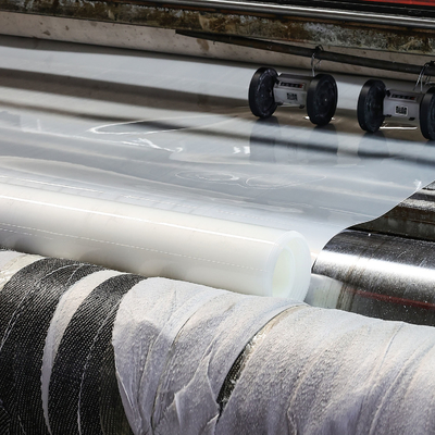 Revestimiento de geomembrana HDPE de resistencia a la tracción 15MPa con 2.0-3.0% de contenido de negro de carbón