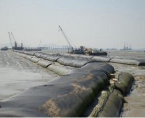 Arenas negras Tubos de desaguada de geotextiles Renascencia de tierra de represas llenas de arena que ofrecen resistencia y rendimiento a altas temperaturas
