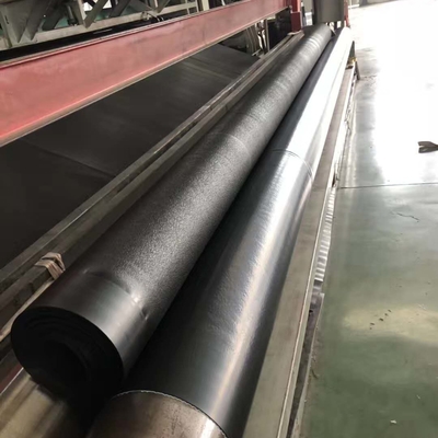 Contenido de negro de carbono 2,0-3,0% Resistencia a la ruptura ≥ 25KN/m Alargamiento en la ruptura ≥ 700% Revestimiento de geomembrana HDPE para la industria minera