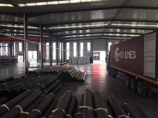 Resistencia a la presión hidrostática longitud de la geomembrana de 50 a 100 m barrera impermeable para cubrir vertederos y proyectos mineros