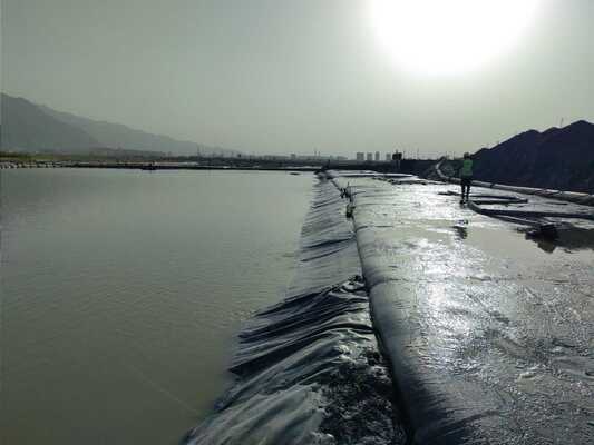 Geotextil Tejido de PP de Superficie Lisa, Longitud Personalizada, Tejido Permeable al Agua, Ideal para Ingeniería Civil y Agricultura