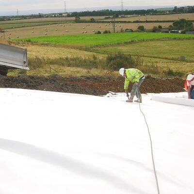 Geotextil no tejido de filamentos continuos de larga duración para el apoyo de la infraestructura de las pistas de aterrizaje de los aeropuertos