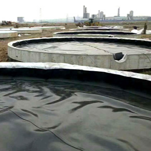 Revestimiento de geomembrana de HDPE resistente a perforaciones para una barrera duradera a prueba de fugas en aplicaciones agrícolas e industriales