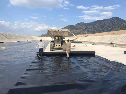 Revestimiento de geomembrana de HDPE negro protegido contra rayos UV para la construcción de lagos artificiales
