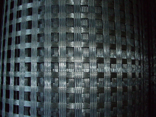 El betún cubrió la representación Mesh Roll de la fibra de vidrio de Geogrid 25KN de la fibra de vidrio