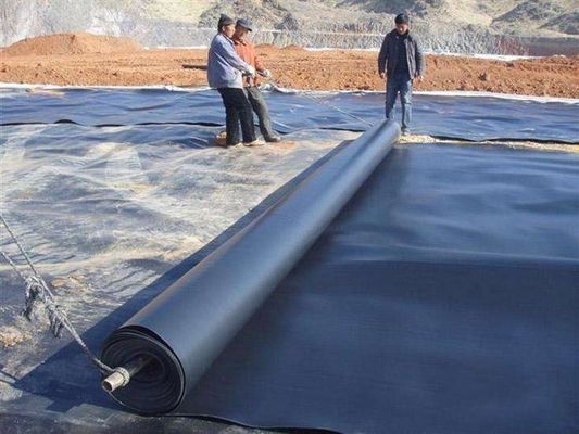 Ancho de geomembrana negra de 1 a 12 metros, revestimiento impermeable duradero para protección ambiental y aplicaciones industriales