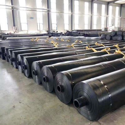 Contenido de negro de carbono 2.0-3.0 por ciento. Espesor de la lámina geomembrana de HDPE 0.1-3.0 mm. Resistencia a la punción 20N. Adecuado para aplicaciones industriales.