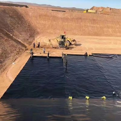 Contenido de negro de carbono 2.0-3.0 por ciento. Espesor de la lámina geomembrana de HDPE 0.1-3.0 mm. Resistencia a la punción 20N. Adecuado para aplicaciones industriales.