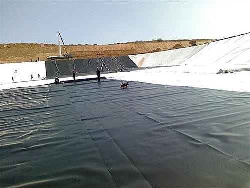 Contenido de negro de carbono de 2,0-3,0% de polietileno de alta densidad Hdpe revestimientos Rompimiento de elongación ≥ 700% superior para el proyecto