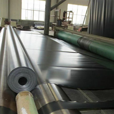 Superficie lisa Geomembrana de HDPE ancho de 1 a 12 metros Diseñado para revestimientos de embalses y proyectos de protección del medio ambiente